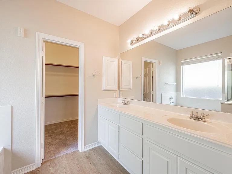 13727 Charterhouse Way — Photo 32