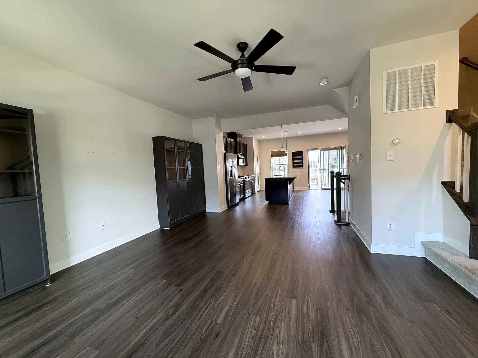 3 bed, 2.5 bath, 1920 sqft, $3,200 — Photo 3