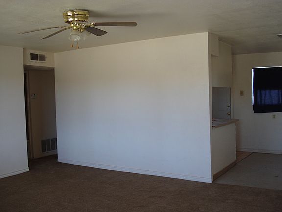 Living room, photos will be updated.
