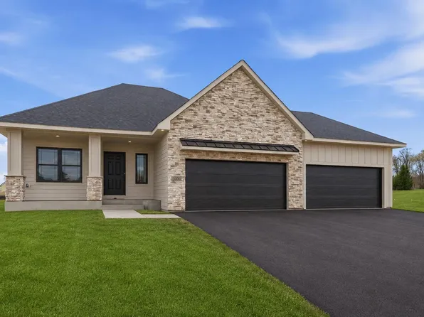 909 Acorn Ct, Hudson, WI 54016