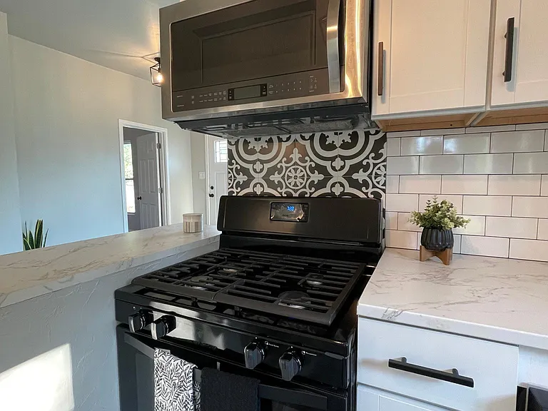 1317 E Broadway St — Photo 11