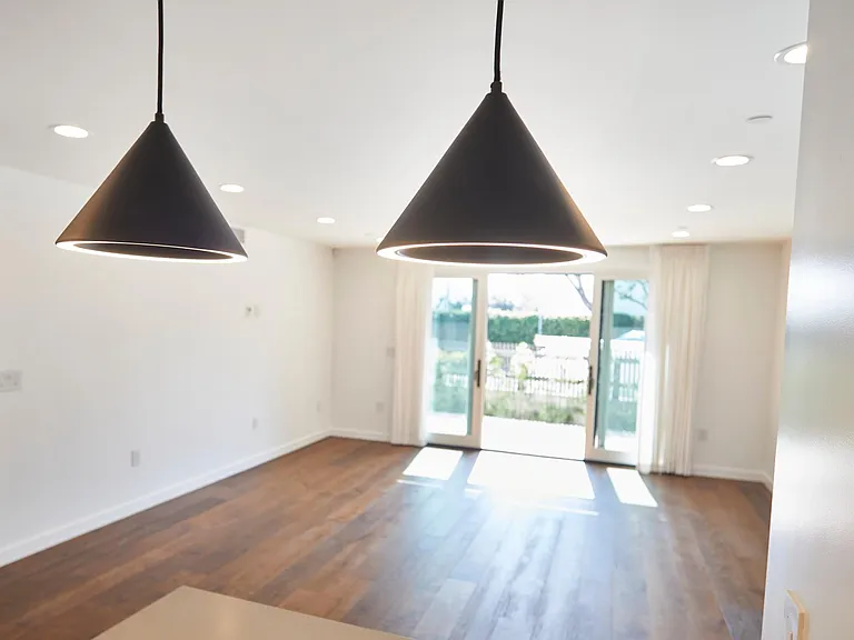 321 Rose Ave #1 — Photo 4