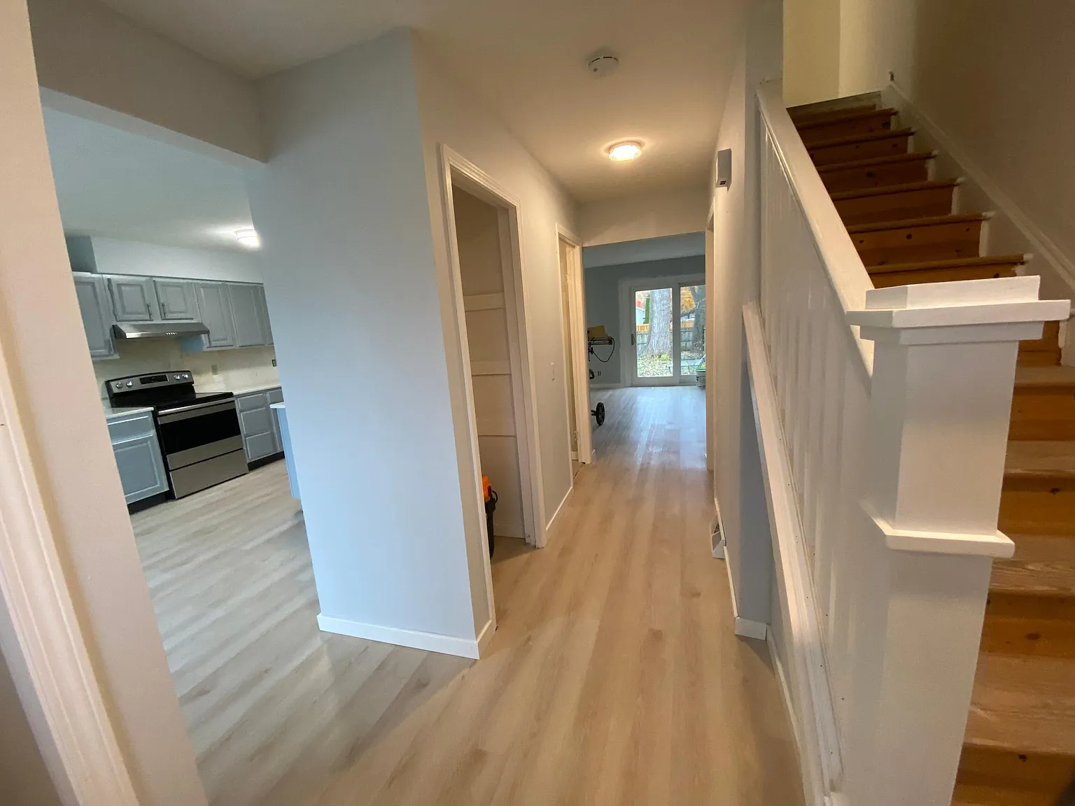 3 bed, 2.5 bath, 1600 sqft, $2,350 — Photo 2
