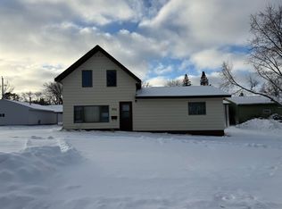 609 8th St NW, Chisholm, MN 55719