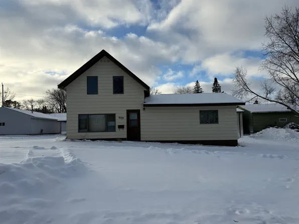 609 8th St NW, Chisholm, MN 55719