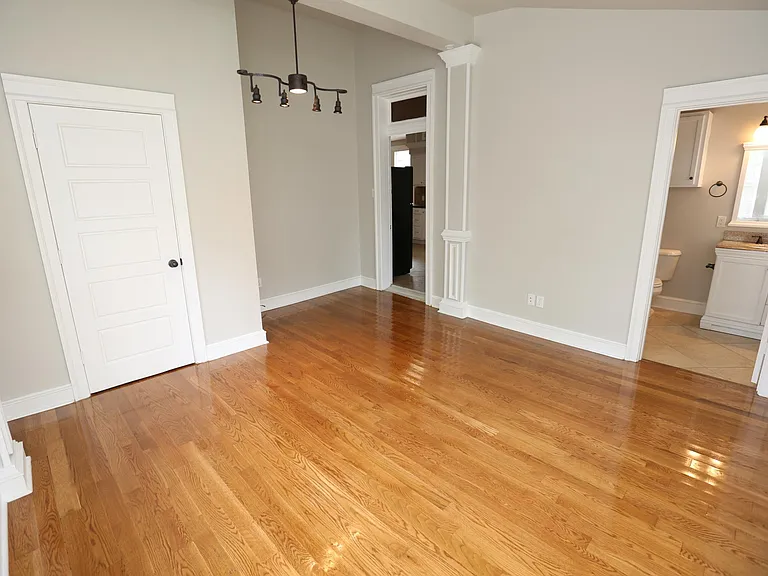 106 S Summit St — Photo 6