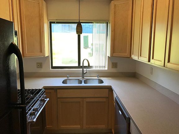 Brand New Kitchen Cabinets and Countertops