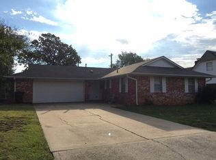 2200 Ridgewood Dr, Moore, OK 73160