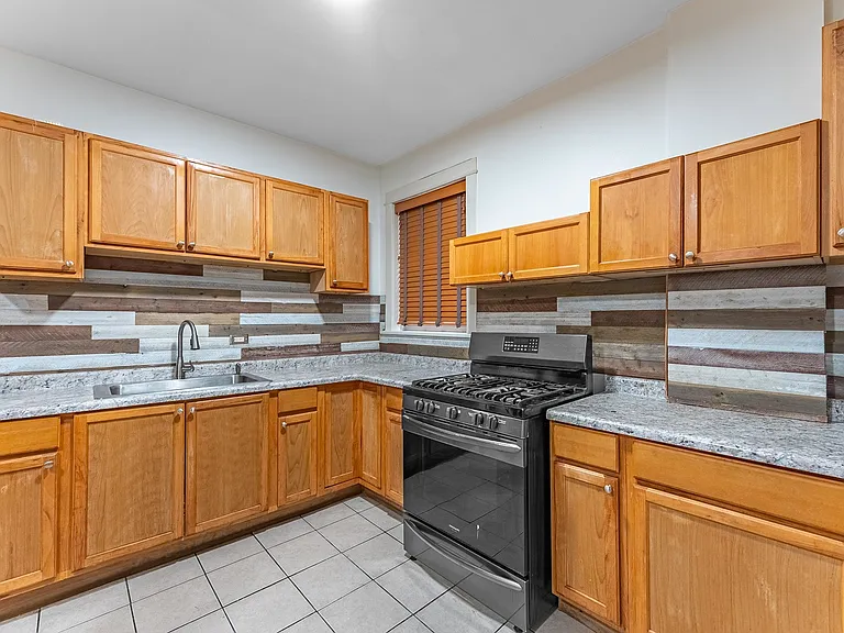 4938 W Monroe St #1 — Photo 2