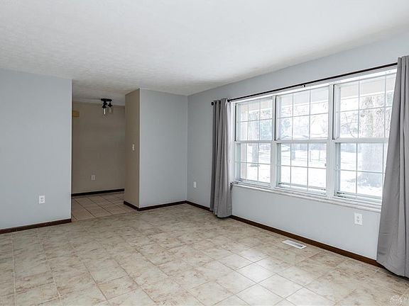 4th image of 1850 Campus Dr