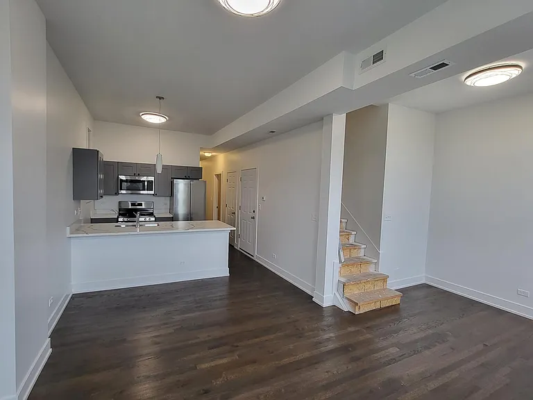 1916 S Leavitt St #3F — Photo 4
