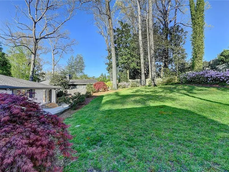 1227 Sheridan Rd NE — Photo 25