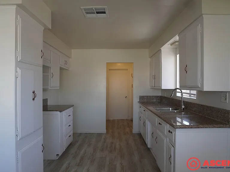 1603 Haldon St — Photo 8