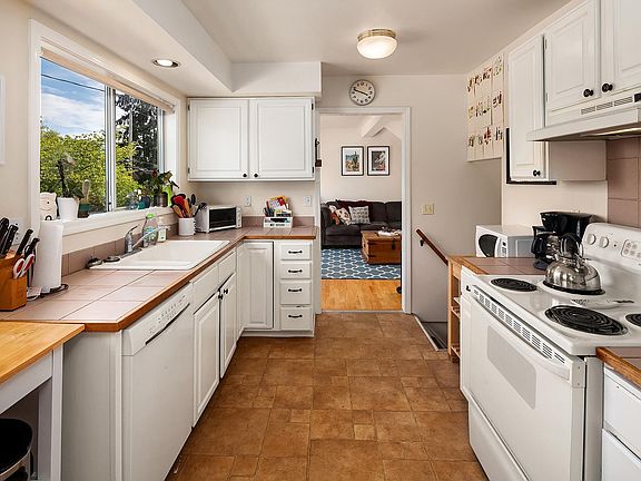 Kitchen from another angle