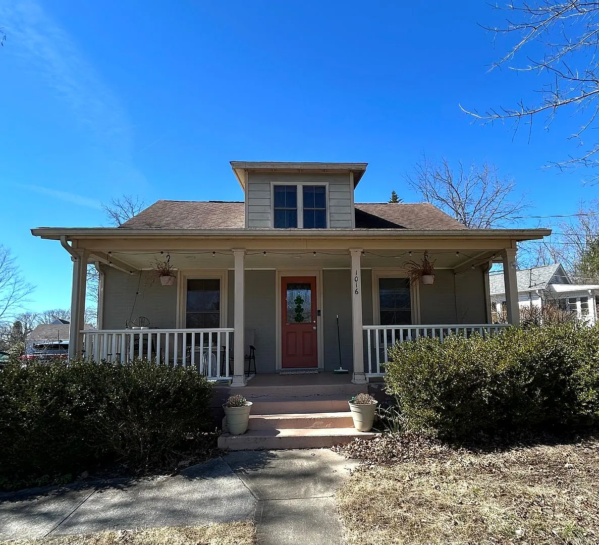 Spacious 4BR Home Walk to Virginia Tech & Downtown Blacksburg — Photo 1
