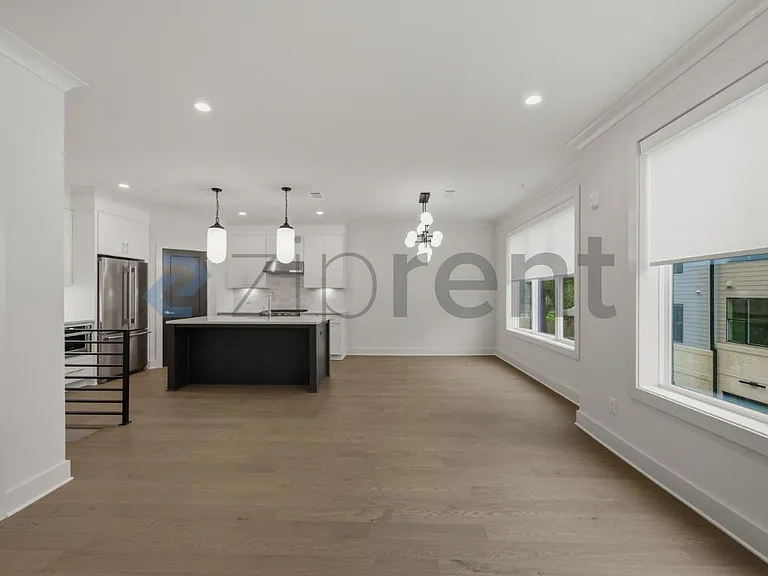 425 S Walker St — Photo 10