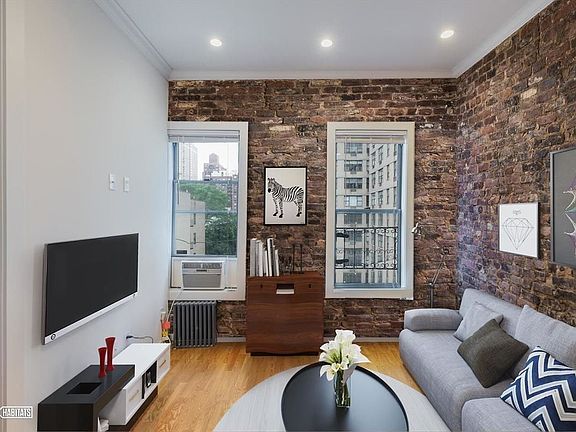 3rd image of 309 E 75th St #28