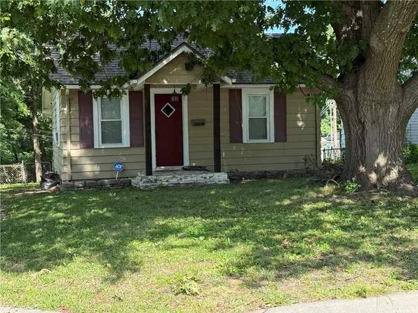 1614 S McCoy St, Independence, MO 64055