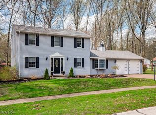 140 Fredericksburg Dr, Avon Lake, OH 44012