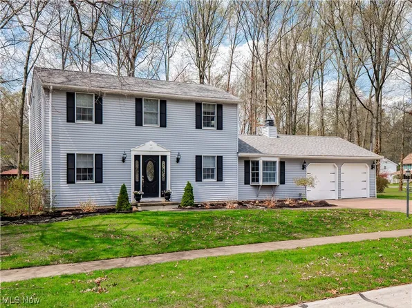 140 Fredericksburg Dr, Avon Lake, OH 44012