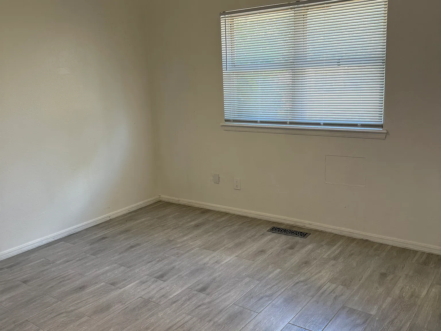 4 bed, 1724 sqft, $1,690 — Photo 1