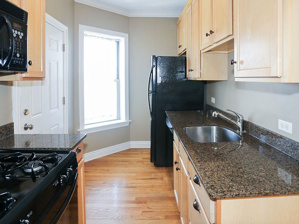 1st image of 1201 W Waveland Ave APT 3