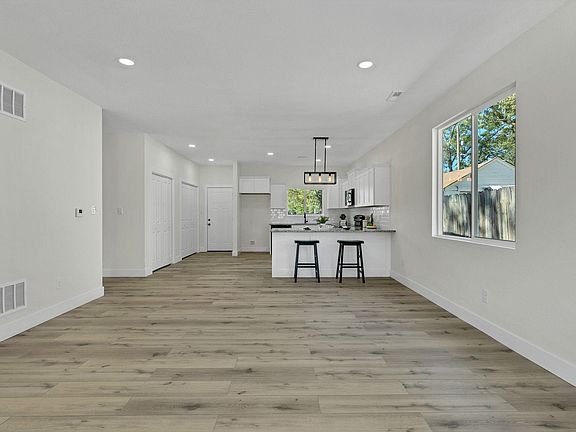 5th image of 2331 N Jackson Ave