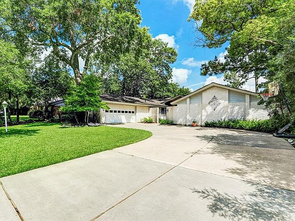 Once the home of astronaut Frederick Hamilton Hauck, this custom built home has a floorplan conducive to entertaining. While the interior is spacious so is the driveway! Whether you need the space to shoot hoops or additional parking for parties, this driveway will not disappoint.