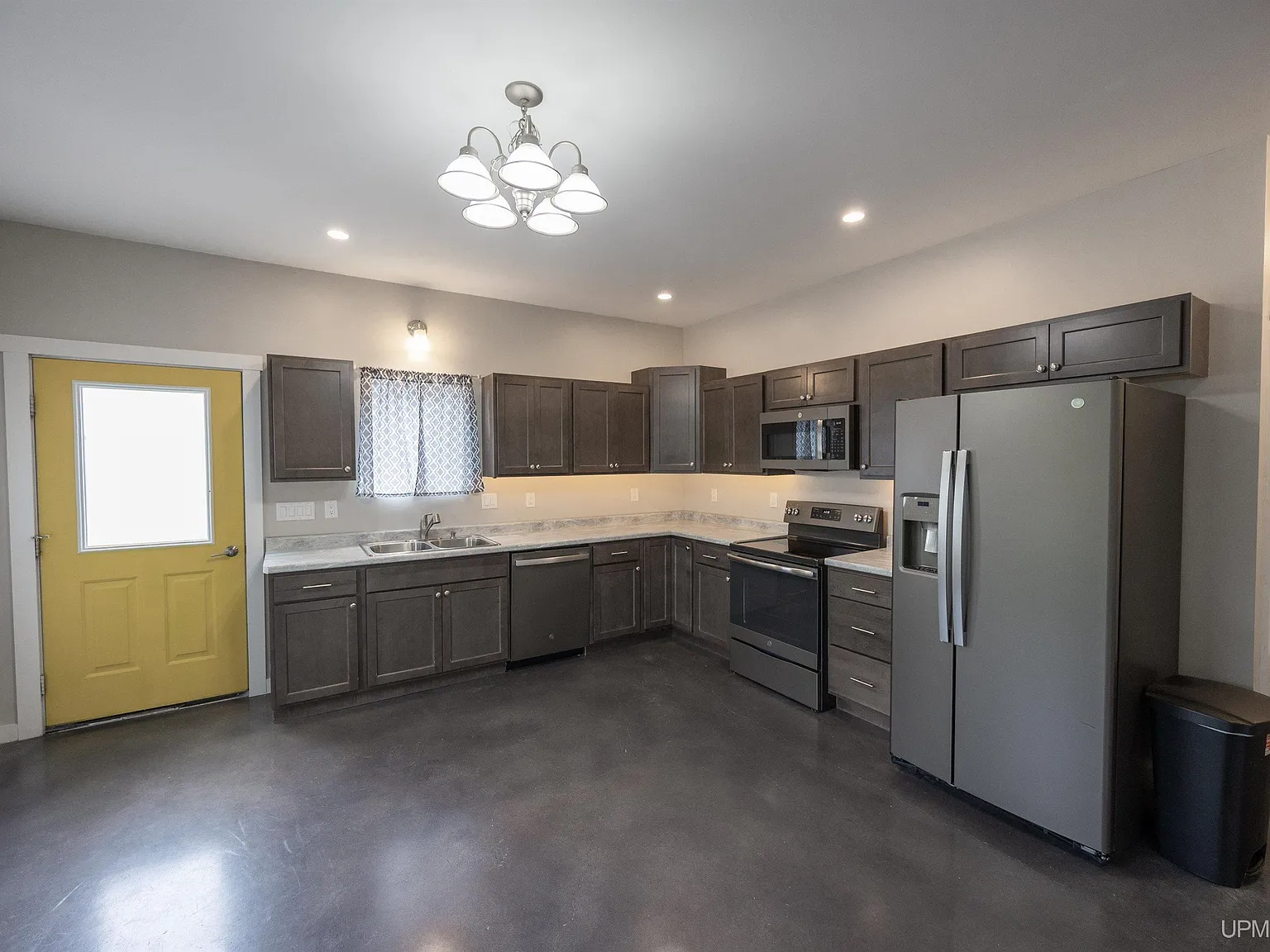 2 bed, 1.0 bath, 1008 sqft, $1,600 — Photo 3