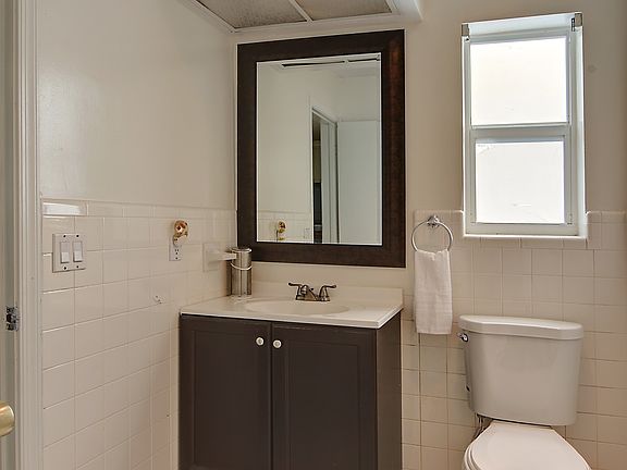3rd image of 2111 NE 59th Ct