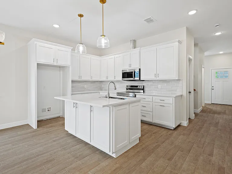 1246 Lowe St #1246 — Photo 4