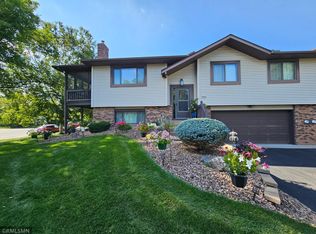 5561 Donegal Dr, Shoreview, MN 55126