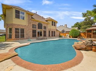 2041 Fair Oaks Cir, Corinth, TX 76210