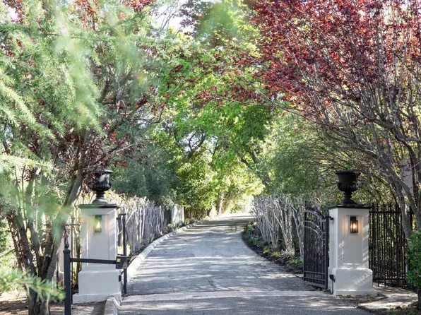 27210 Ohlone Ln, Los Altos Hills, CA 94022