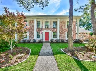 125 Saint Andrews Dr, Friendswood, TX 77546