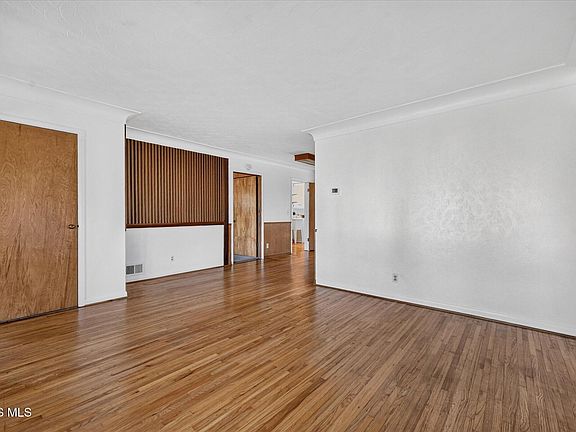 5th image of 3244 Waldmar Rd