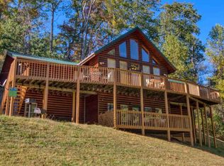 926 Smoky Ct, Gatlinburg, TN 37738