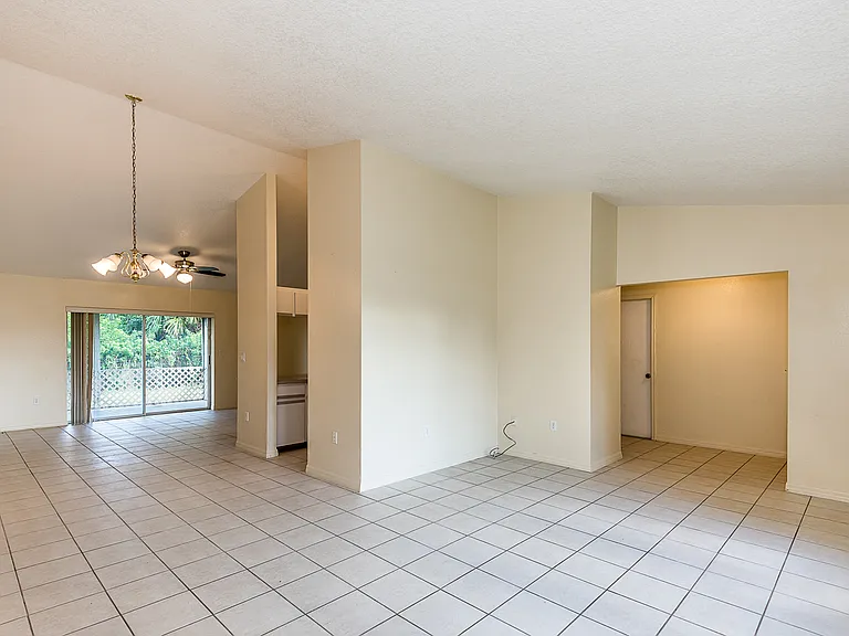 504 Vannell St — Photo 5
