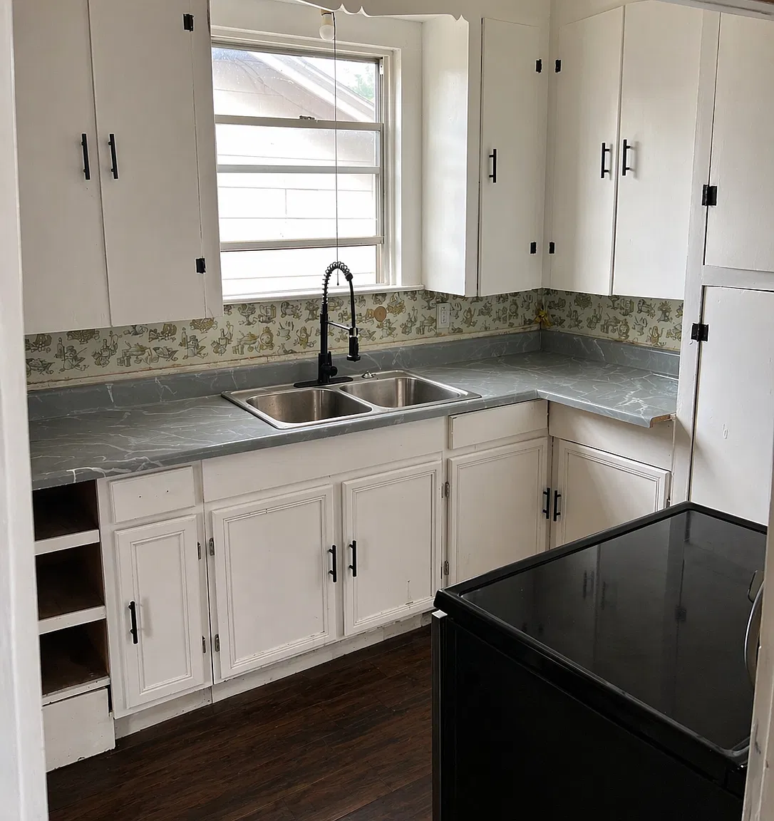 Charming 3BR / 1.5BA Home with Fenced Yard - Quiet San Antonio Neighborhood — Photo 4