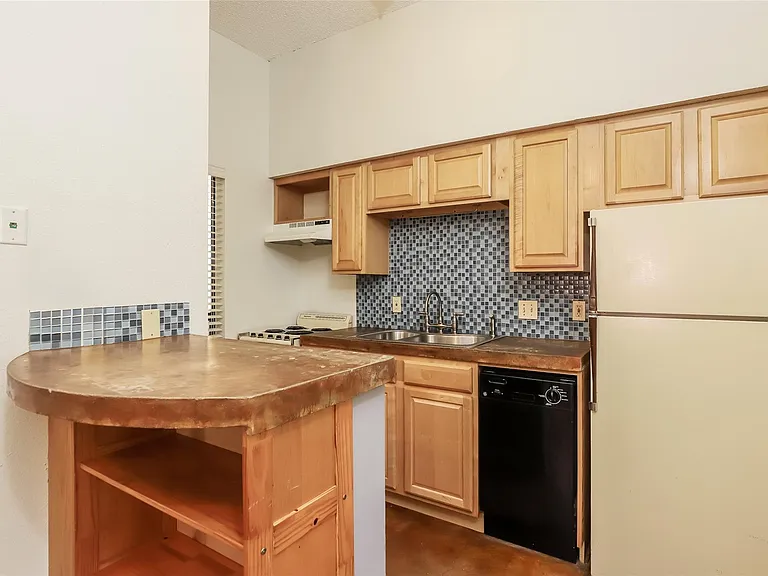 1620 Waterston Ave #105 — Photo 6