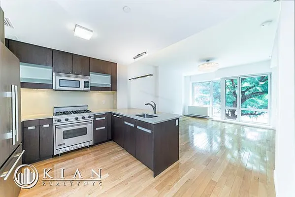 Rented by Kian Realty | media 22