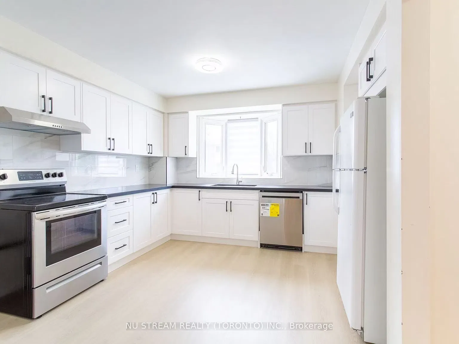 4 bed, $3,200 — Photo 2