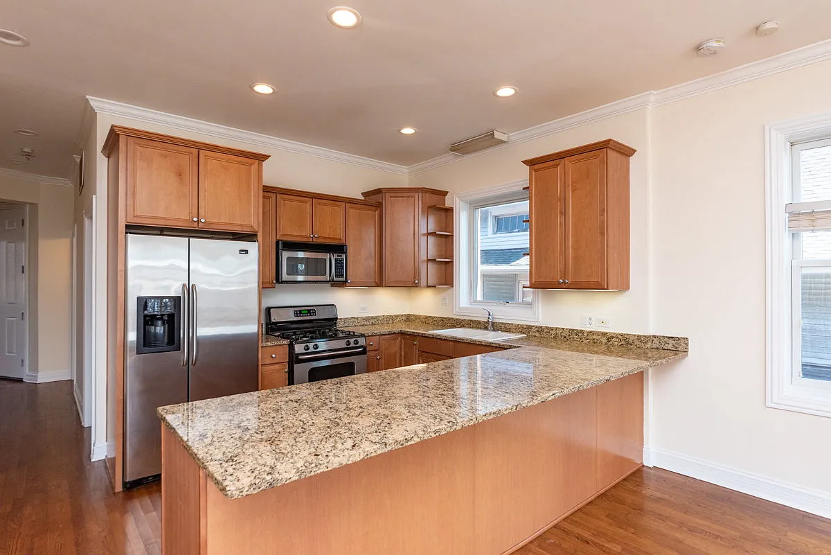2 bed, 2.0 bath, $2,550 — Photo 3