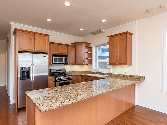 3rd image of 4145 N Milwaukee St #2