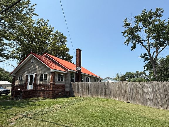3rd image of 712 Stewart St