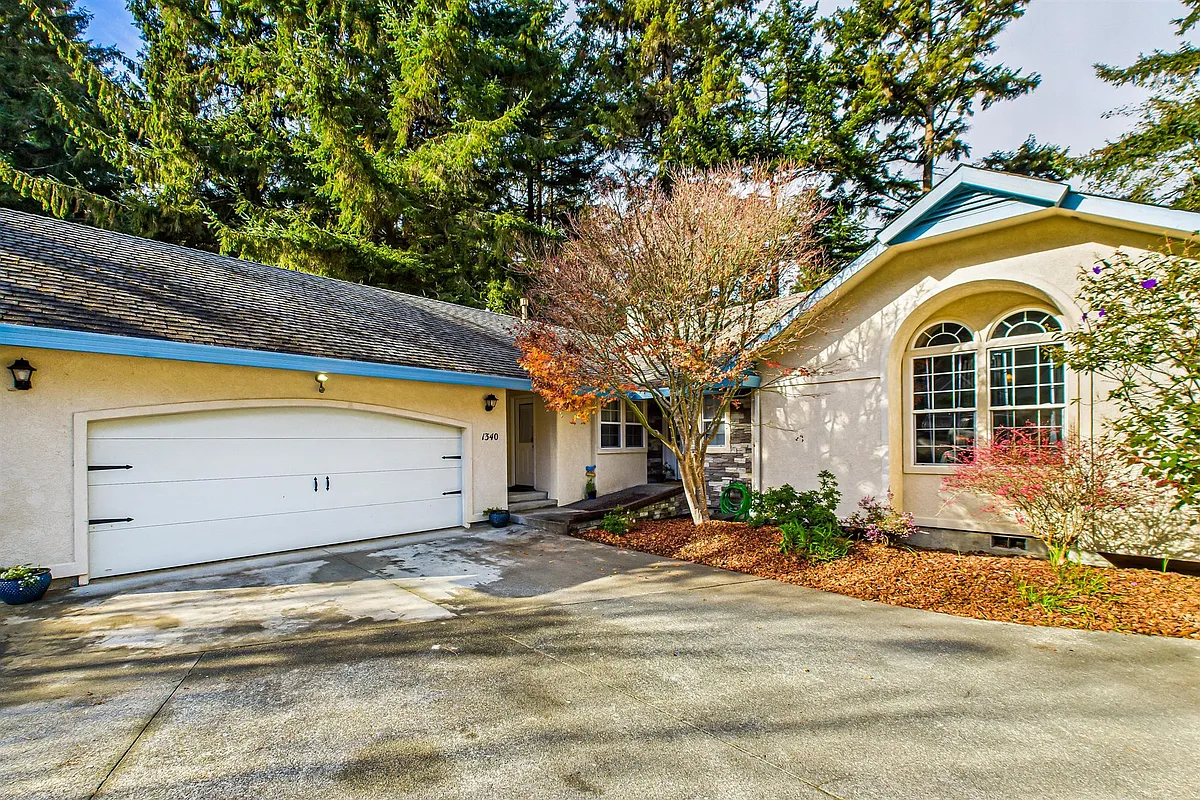 +Single family ranch
+4 beds, 3 baths
+2000 square feet - Brady Ct