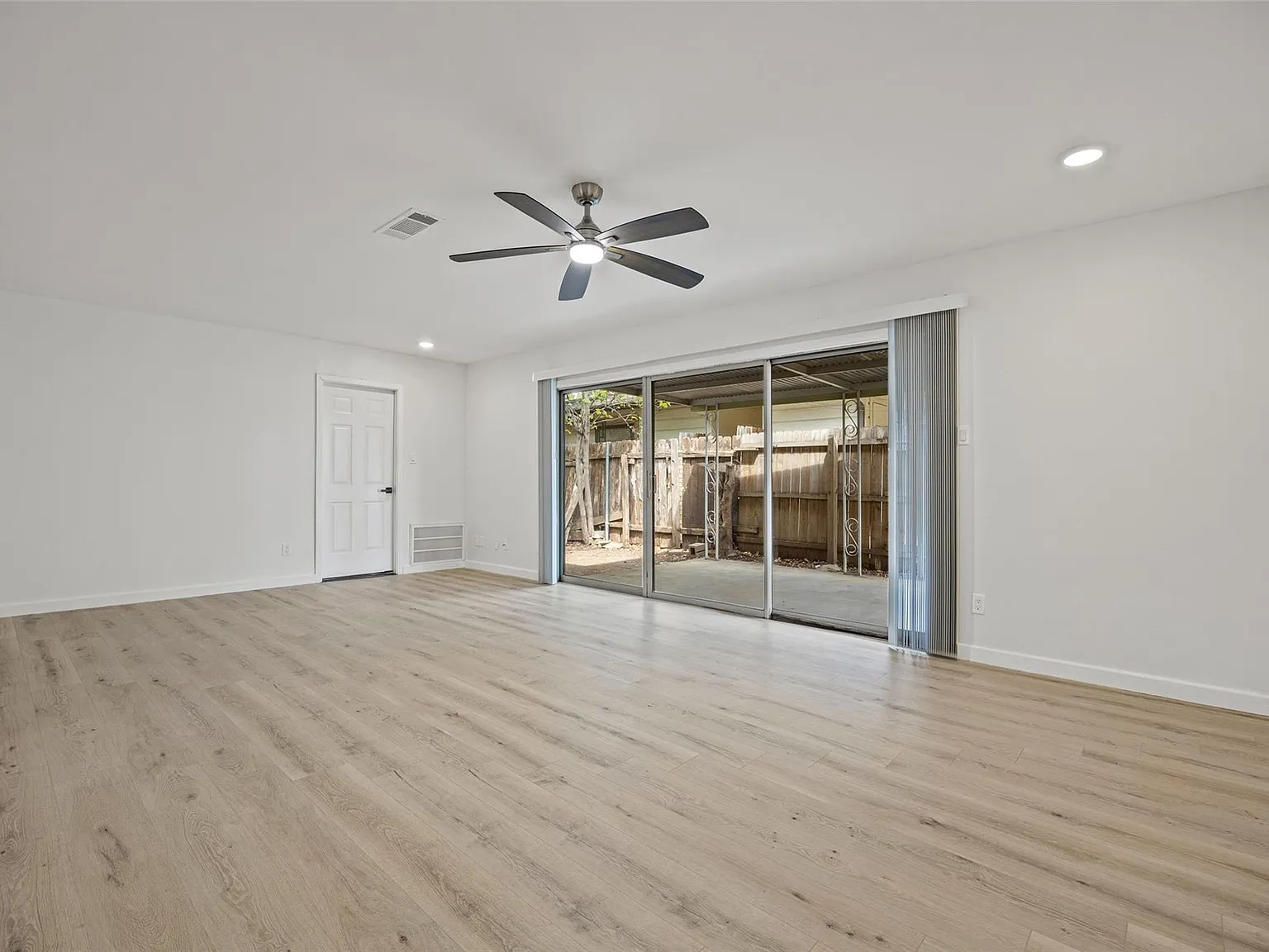 2 bed, 1.0 bath, 962 sqft, $1,975 — Photo 4