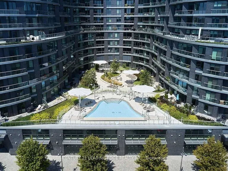 Edgewater Dr — Photo 1
