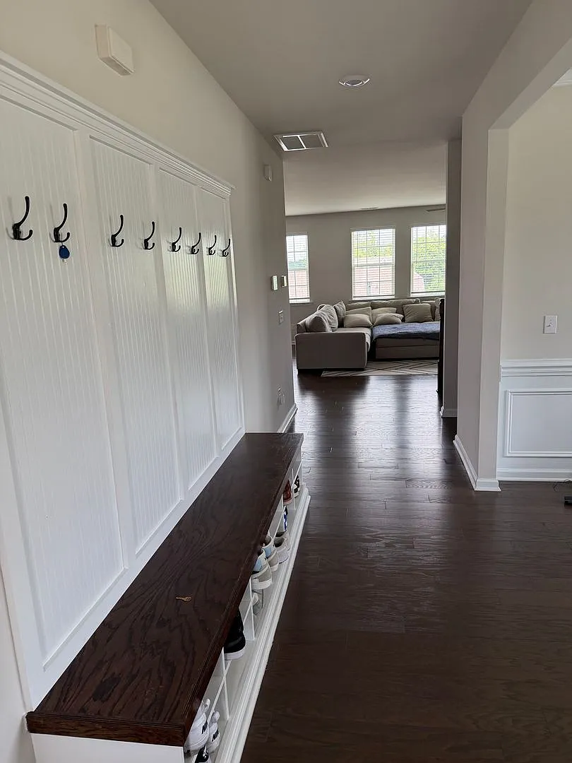 5 bed, 3.5 bathroom in Huntersville — Photo 2