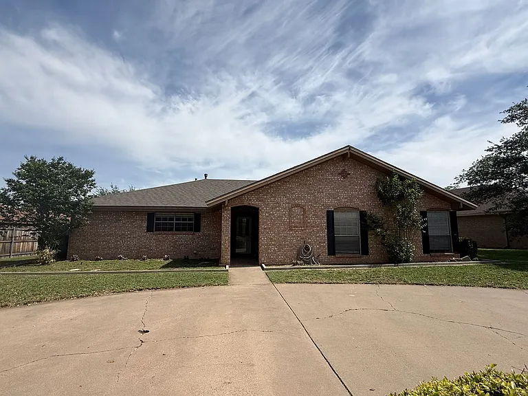 3106 Sierra Dr — Photo 1